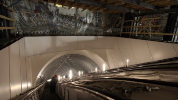 Станция метро Адмиралтейская, эскалаторы, наземный вестибюль