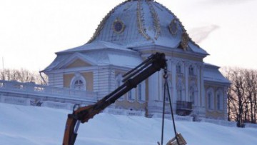 В Петергофе увезли на реставрацию почти два десятка скульптур
