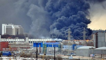 Старая Деревня в дыму, пожар на заводе ЛОМО