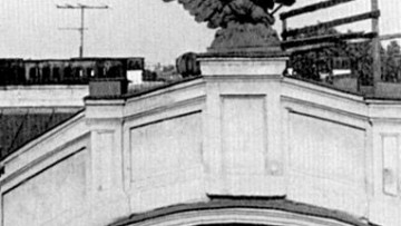 Орел дома Барановской на Большом проспекте, Карповке