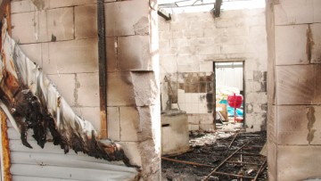 Сгоревший корпус ресторана «Лето» на территории Петропавловской крепости