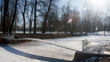 Висячий (Трясучий) мост в Александровском парке Пушкина