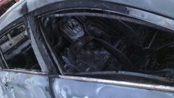 Сгоревший автомобиль на Богатырском проспекте, 59