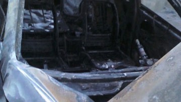 Сгоревший автомобиль на Богатырском проспекте, 59