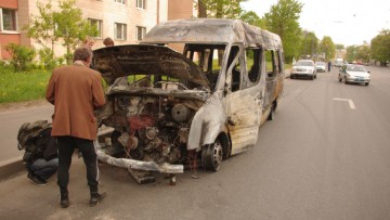 Сгоревшая маршрутка на Новочеркасском проспекте