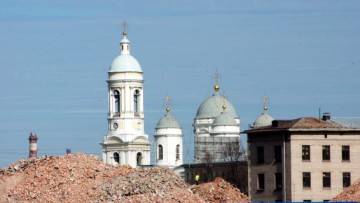Набережная Европы, строительная площадка рядом с Князь-Владимирским собором