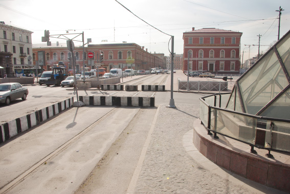 Площадь Труда, старые трамвайные пути