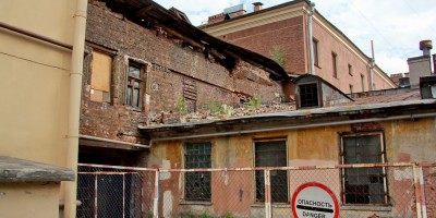 Волковский проспект, 10, заброшенное здание со двора
