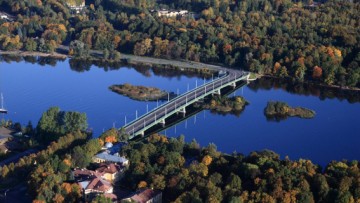 В результате столкновения катера с опорой моста в Петербурге пострадали двое