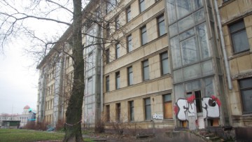 Историческое здание на территории ГИПХа, площадь Академика Лихачева
