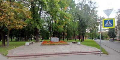 Пушкин, постамент памятника Ленину на углу Малой и Конюшенной улиц