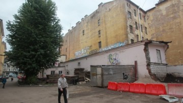Снос бывшего стрелкового клуба на Загородном проспекте, дом 19а, литера В