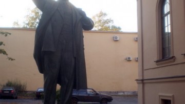 Памятник Ленину в Университете Лесгафта