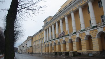 Здание Павловских казарм