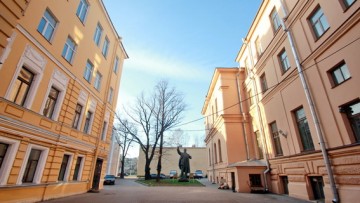 Памятник Ленину в академии Лесгафта