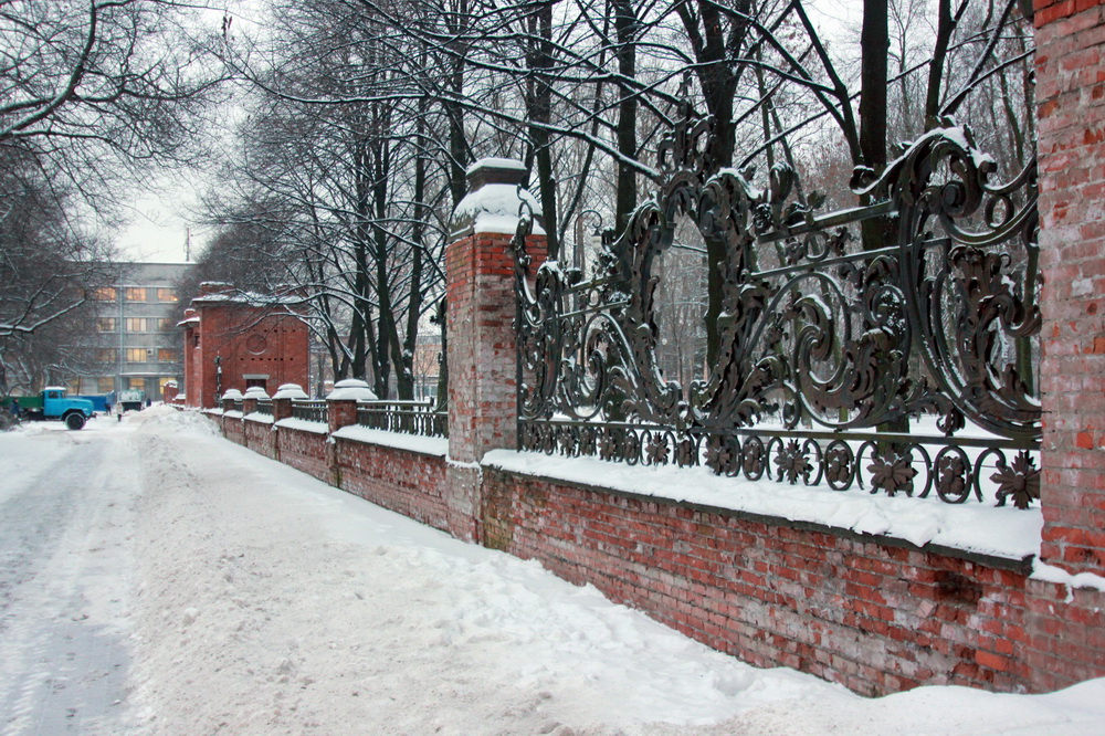 Ограду сада Девятого Января наконец отремонтируют — Новости строительства Санкт-Петербурга — Канонер