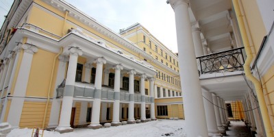 Улица Правды, 10, колонны Улица Правды, 10, колонны