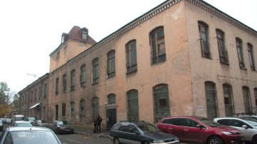 Здание на углу Зеленкова и Ловизского переулков