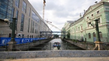 Мост из исторического здания Мариинского театра в новое
