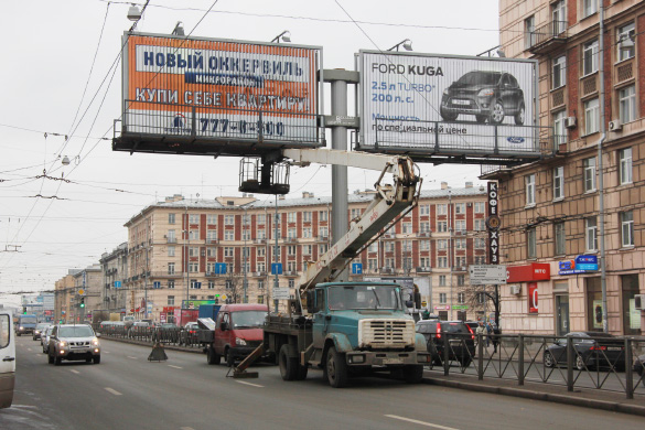 Рекламный щит на Заневском проспекте
