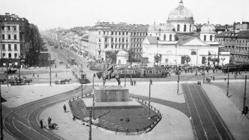 Памятник Александру III на Знаменской площади (пл. Восстания)