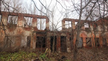 Заброшенное здание в саду «Молво»