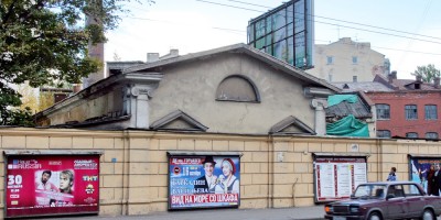 Здание кинематографа Гранд-палас на Каменоостровском проспекте