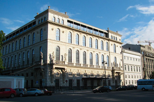 Гостиница на площади Островского