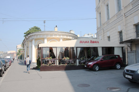 Незаконное летнее кафе "Мама Рома" на Фонтанке