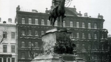 Памятник князю Николаю Николаевичу на Манежной площади