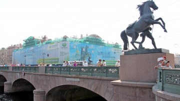 Реклама на дворце Белосельских-Белозерских