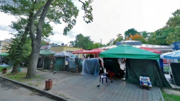 Рынок на улице Морского Десанта в Петергофе