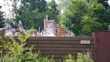 Снесенный деревянный домик в Коломягах