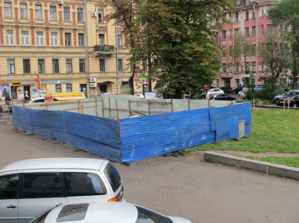 Восстановленный сквер у "Чкаловской"
