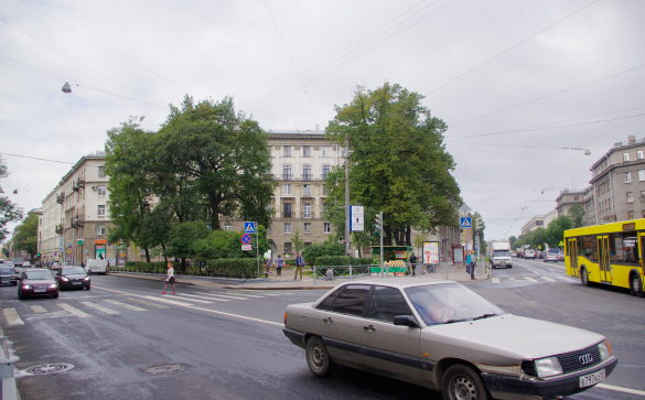 Сквер на пересечении Левашовского и Чкаловского проспектов