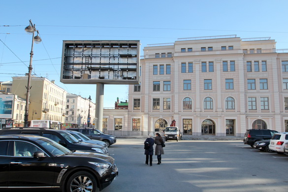 Рекламный дисплей на Греческой площади