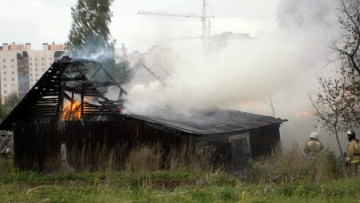 Остатки сгоревшего дома в Кудрове