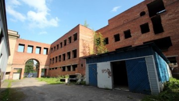 Заброшенное здание на Академика Лебедва