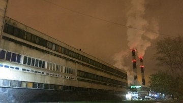 Дымы над заводом «Реактив» на Октябрьской клубятся даже по ночам