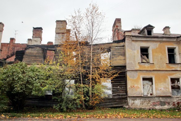 Сгоревший дом в Петергофе