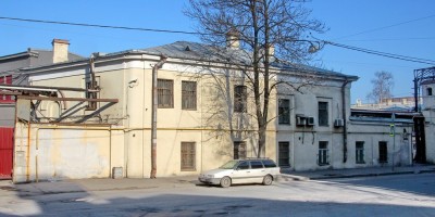 Здание Калинкинского завода на улице Степана Разина в апреле