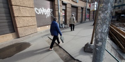 Тротуар на площади Стачек