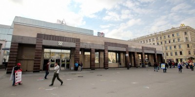 Станция метро Спасская, наземный вестибюль на Сенной площади