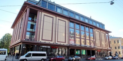 Торговый центр со станцией метро Звенигородская