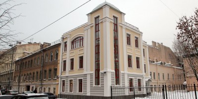 Здание стоматологической поликлиники № 16 на 3-й Красноармейской улице