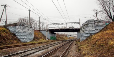 Устои железнодорожного путепровода через Северное полукольцо