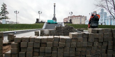 Ломоносов, лестница и стела Город воинской славы