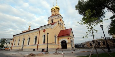 Церковь Пантелеимона на Свердловской набережной