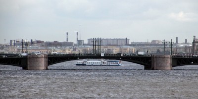 Большая Нева, Дворцовый мост