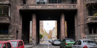 Улица Всеволода Вишневского, арка
